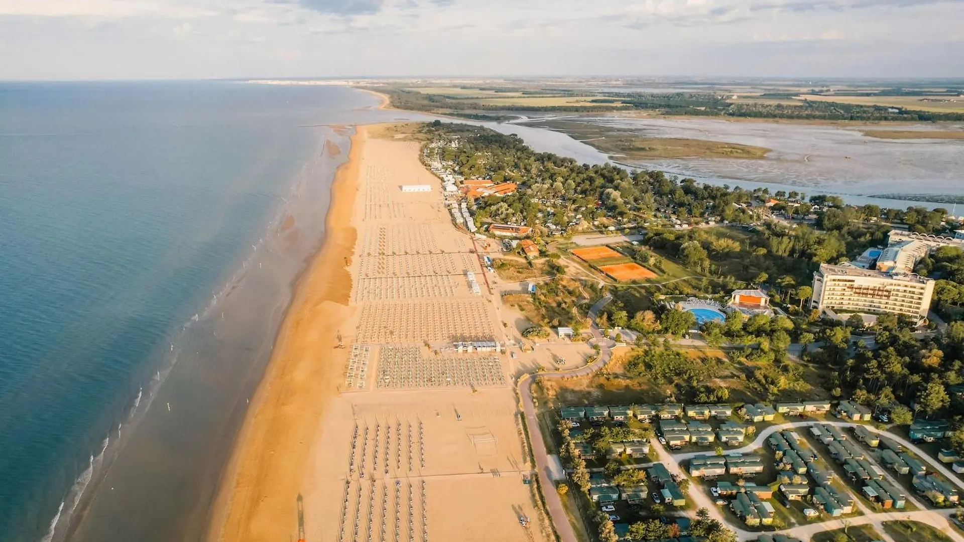 Luminous Seaside Flat For 4 Guests - Beahost Apartment Bibione 0*,  Italy